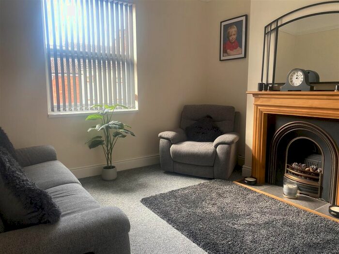 2 Bedroom Flat To Rent In Jalland Street, Hull, HU8