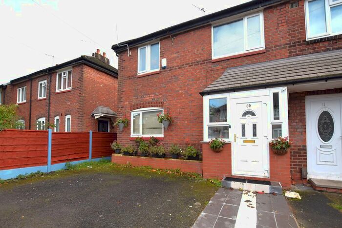 3 Bedroom Semi-Detached House To Rent In Briarfield Road, Withington, Manchester, M19