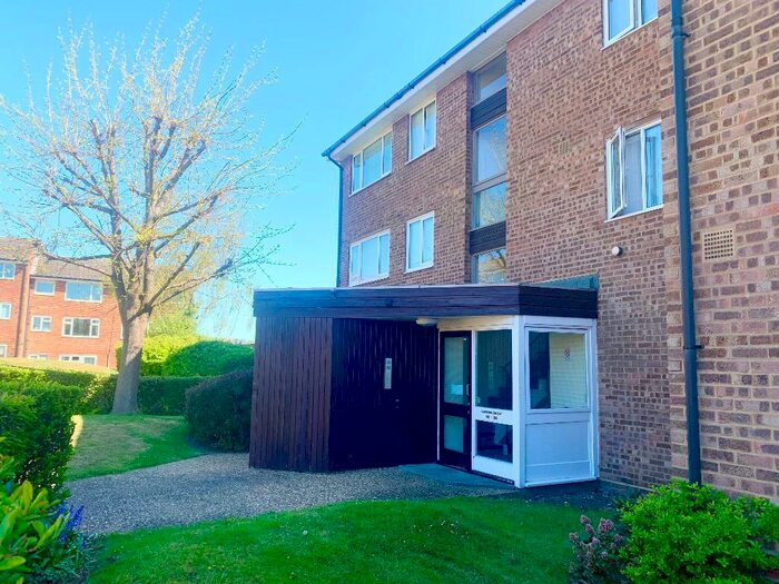 1 Bedroom Flat To Rent In Glendower Crescent, Orpington, Kent, BR6