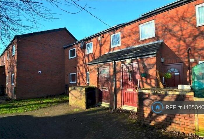 2 Bedroom Maisonette To Rent In Jepson Street, Stockport, SK2