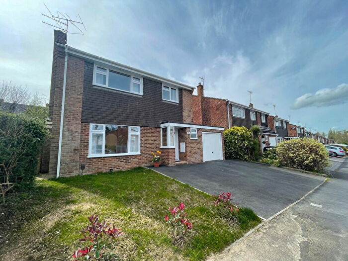 4 Bedroom Detached House To Rent In New Road, Newbury, RG14