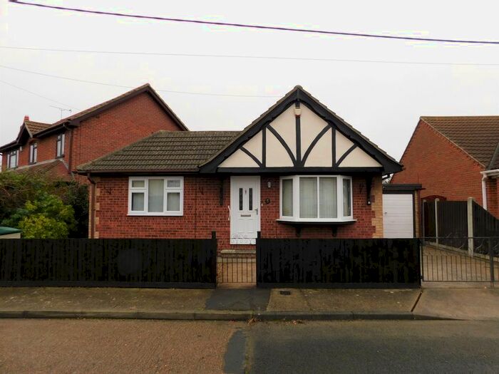 1 Bedroom Detached Bungalow To Rent In Westerland Avenue, Canvey Island SS8