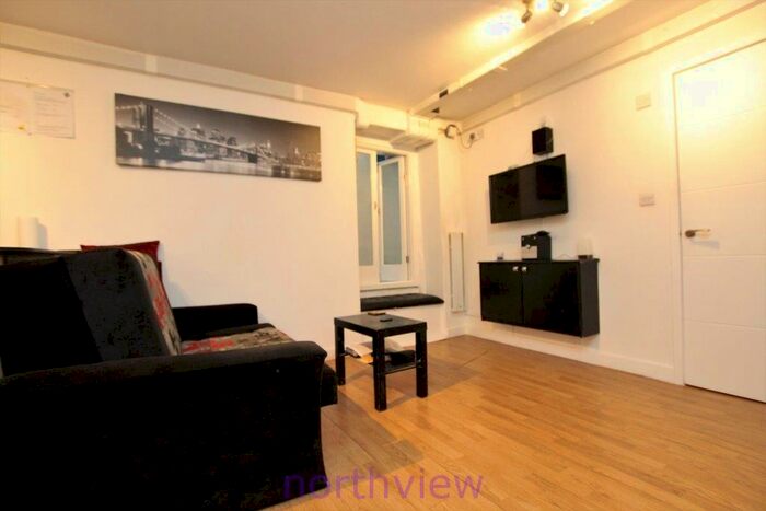 1 Bedroom Flat To Rent In Hornsey Road, Upper Holloway, N19