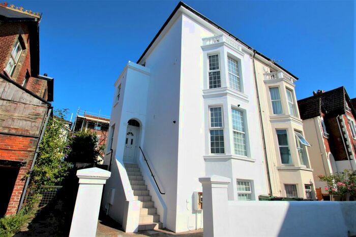 1 Bedroom Apartment To Rent In Kenilworth Road, PO5