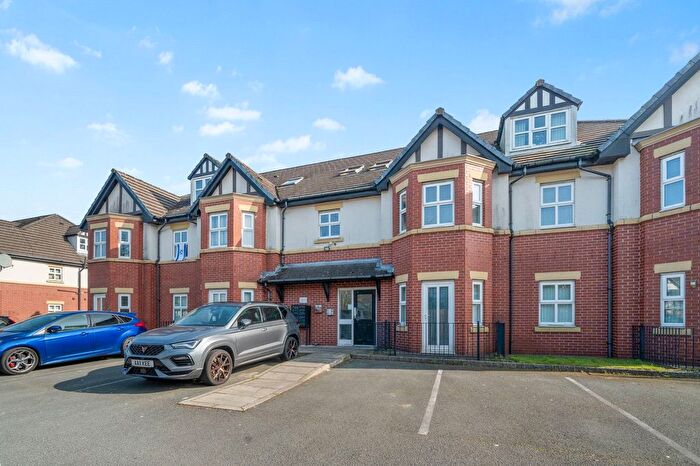 2 Bedroom Flat For Sale In Wigan Road, Ashton-In-Makerfield, WN4