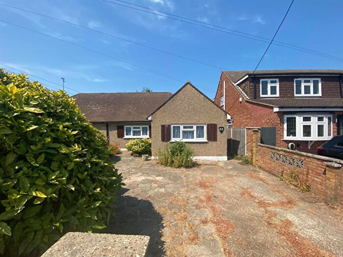 2 Bedroom Bungalow To Rent In Nevendon Road, Wickford, Essex, SS12