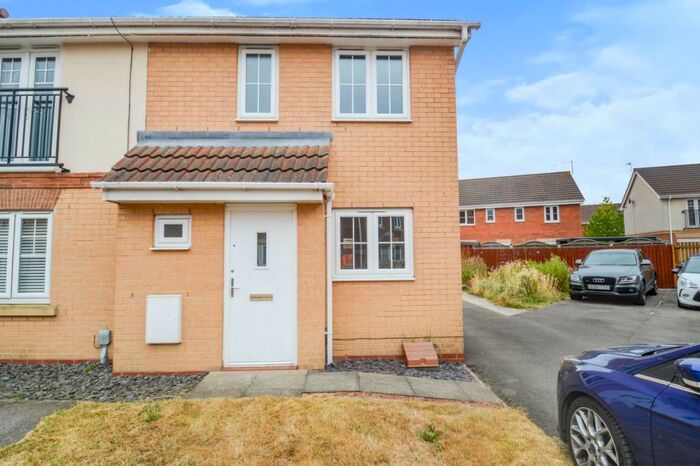 2 Bedroom Semi-Detached House To Rent In Pasture View, Kingswood, HU7