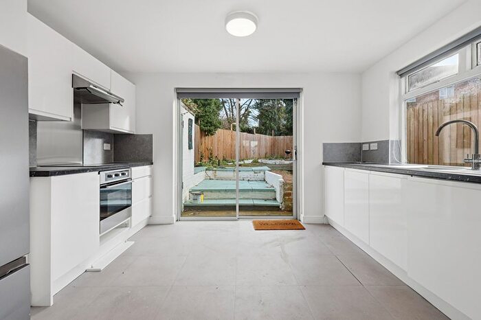 3 Bedroom Terraced House For Sale In Haldane Close, Muswell Hill, N10