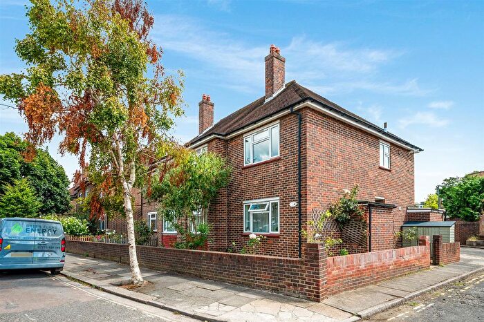 2 Bedroom Flat To Rent In Brookwood Avenue, London, SW13