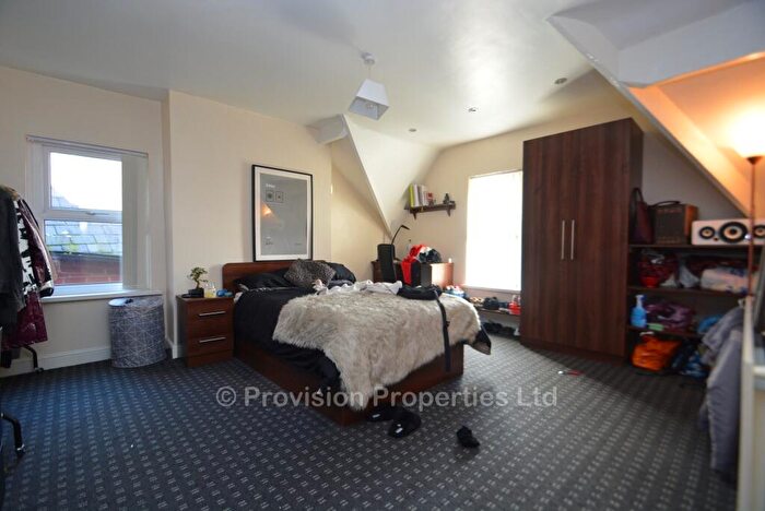 10 Bedroom Terraced House To Rent In Kirkstall Lane, Headingley, Leeds, LS6