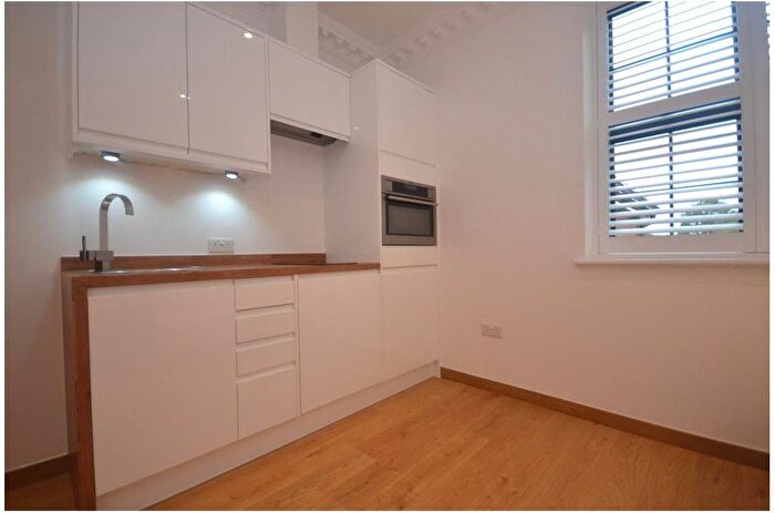 Studio To Rent In Whitley Street, Reading, Berkshire, RG2
