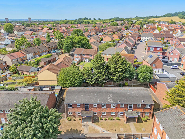 1 Bedroom Flat For Sale In Sevenoaks Close, Essex, RM3