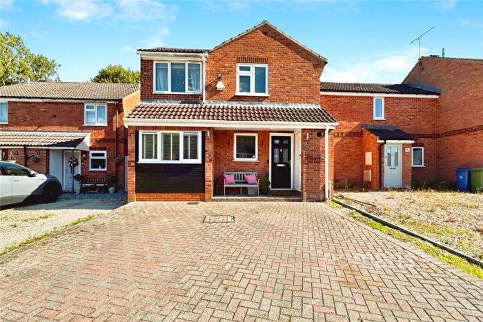 4 Bedroom Semi-Detached House For Sale In Isis Way, Sandhurst, Berkshire, GU47