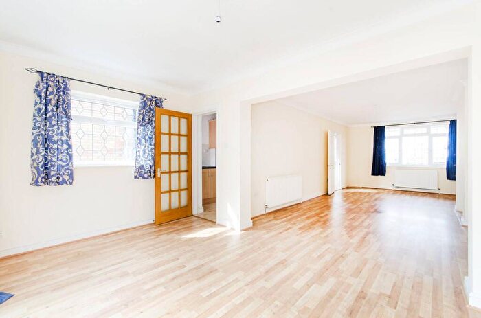 3 Bedroom Semi Detached House For Sale In Holyrood Avenue, Harrow, HA2