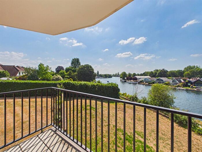 2 Bedroom Apartment For Sale In Hillrise, Walton On Thames, Surrey, KT12