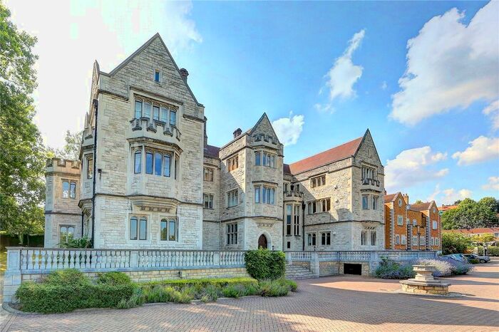2 Bedroom Flat To Rent In Royal Close, Wimbledon, SW19