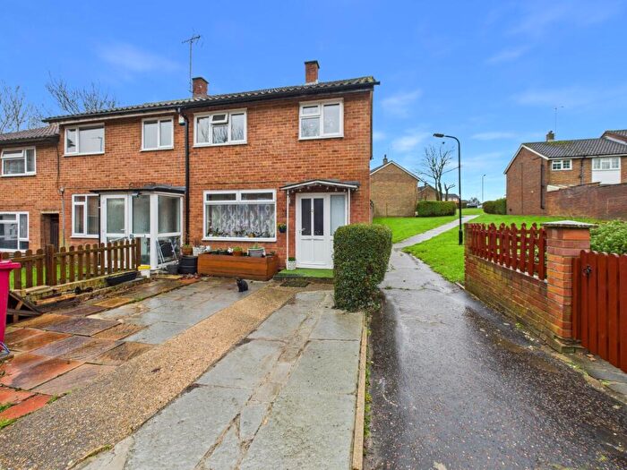 3 Bedroom End Of Terrace House For Sale In Newport Road, Slough, Berkshire, SL2