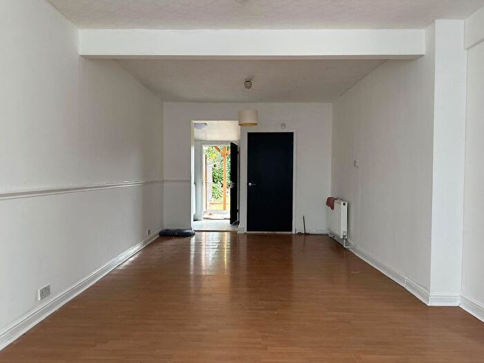 3 Bedroom Property To Rent In Hounslow Avenue, Hounslow, TW3