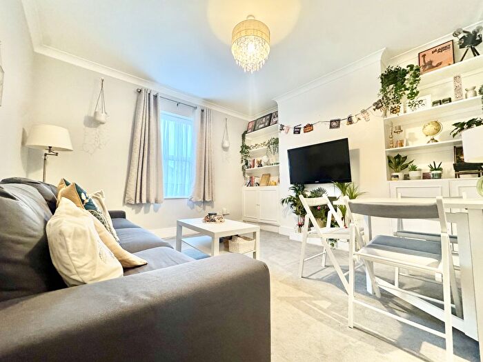 1 Bedroom Flat To Rent In Kirn Road, West Ealing, W13