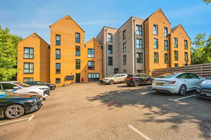 2 Bedroom Apartment For Sale In Valley Green, Hemel Hempstead, HP2