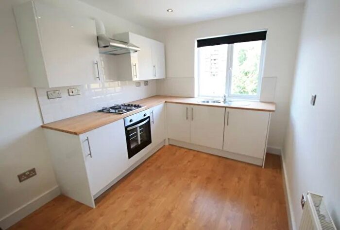 Studio To Rent In Walworth Road, London, SE17