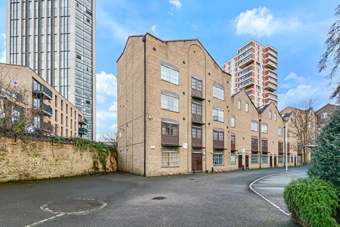 1 Bedroom Apartment For Sale In Pump House Close, Canada Water, SE16