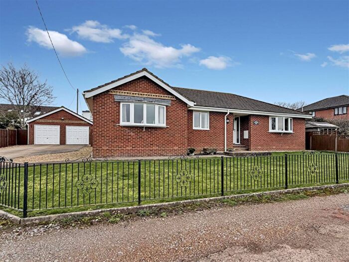 3 Bedroom Detached Bungalow For Sale In Staplers Road, Newport, PO30