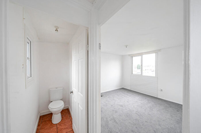 2 Bedroom Semi-Detached House For Sale In Hartland Close, Bransholme, Hull, HU7