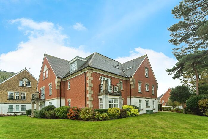 3 Bedroom Flat For Sale In Jasmine Way, Bexhill-On-Sea, TN39