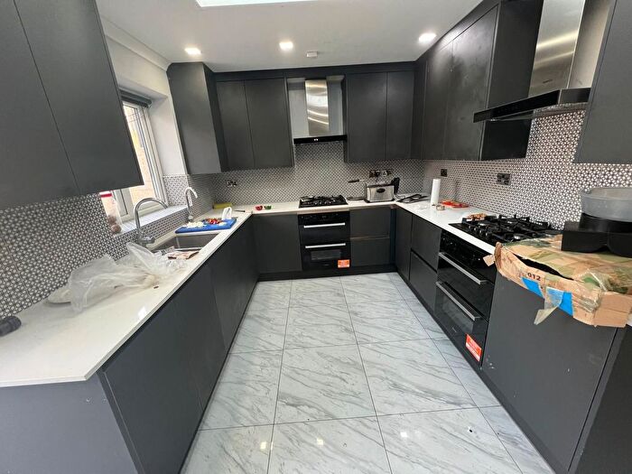 7 Bedroom Semi-Detached House To Rent In Cranford Avenue, Stanwell, Staines, TW19