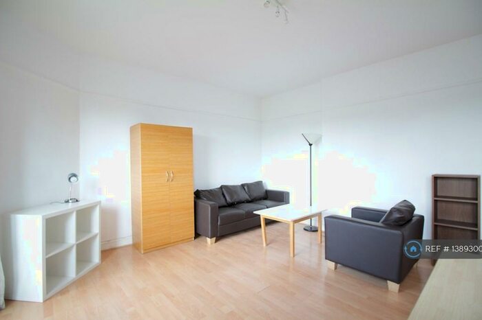 4 Bedroom Flat To Rent In The Chenies, London, NW1