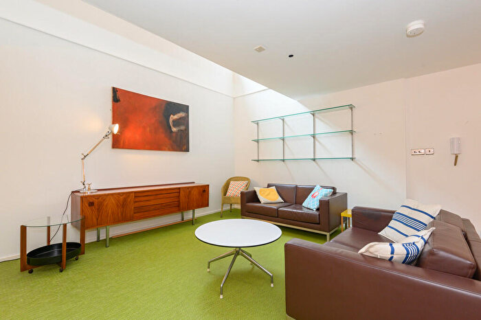 2 Bedroom Apartment For Sale In No Dock Street, LS10