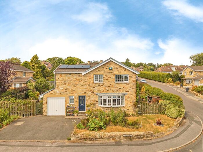 4 Bedroom Detached House For Sale In Larchdale, Huddersfield, HD2