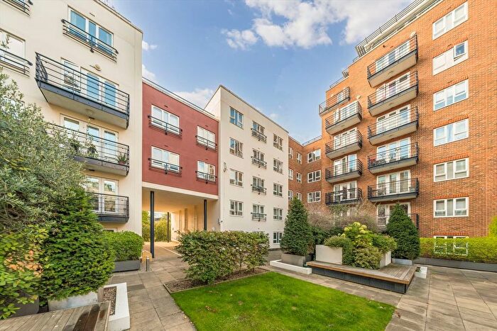 1 Bedroom Flat To Rent In Royal Quarter, Kingston Upon Thames, KT2