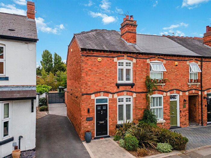 3 Bedroom End Of Terrace House For Sale In Poplar Road, Dorridge, Solihull, B93