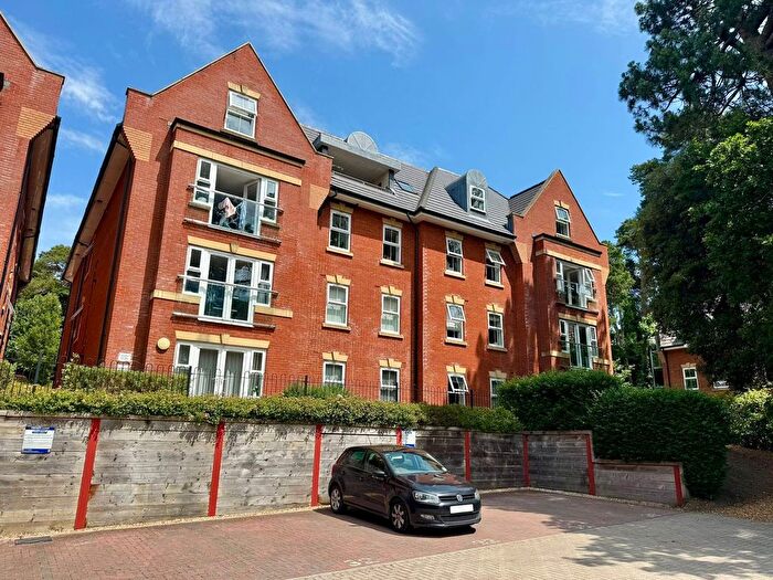 2 Bedroom Flat To Rent In Bournemouth Road, Poole, BH14