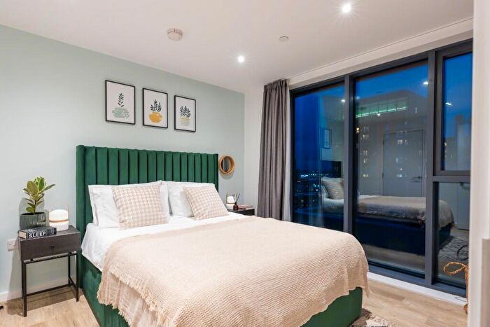 2 Bedroom Flat To Rent In Flat, Dyche Street, Manchester, Greater Manchester, M4