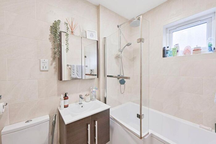 1 Bedroom Flat To Rent In Dehar Crescent, Hendon, London, NW9