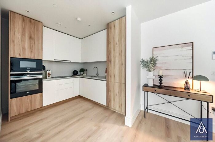 2 Bedroom Flat To Rent In Virginia House, Walton Street, HP21