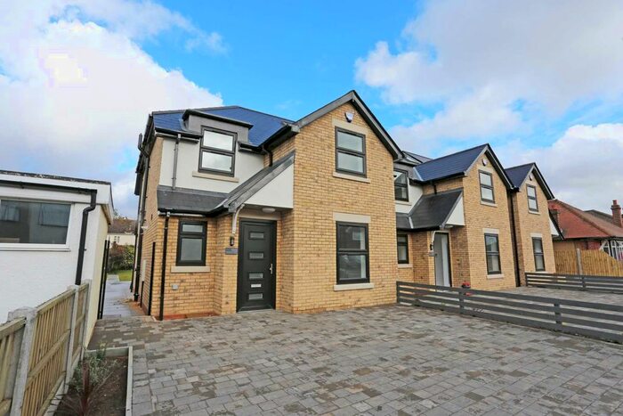 4 Bedroom Detached House To Rent In Edmund Road, Rainham, RM13