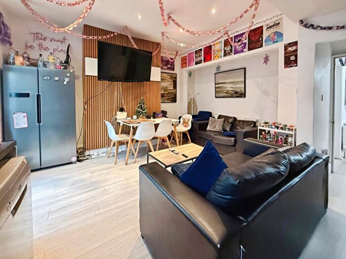 6 Bedroom Terraced House To Rent In Kingswood Road, Manchester, Greater Manchester, M14