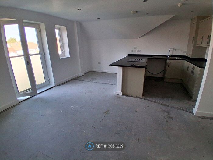 2 Bedroom Flat To Rent In Sandon Gardens, Wirral, CH60