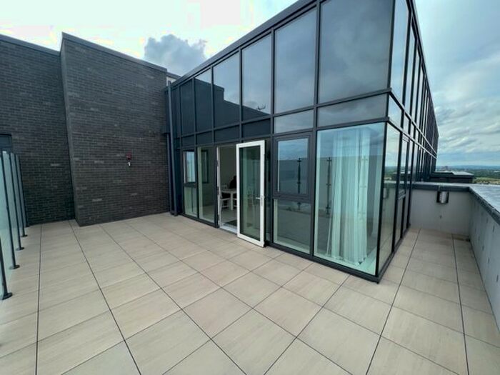 3 Bedroom Flat To Rent In Prince Regent Road, Hounslow, TW3