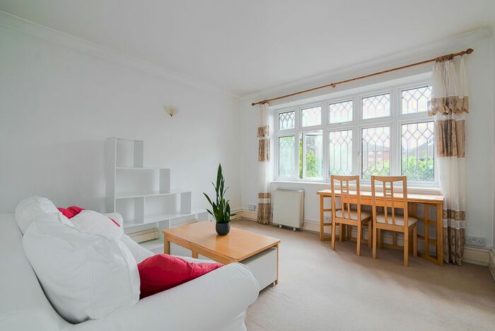 1 Bedroom Flat To Rent In Inner Park Road, London, SW19