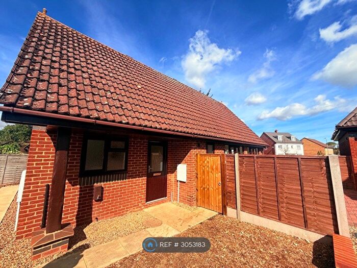 2 Bedroom Detached House To Rent In Station Road, Henlow, SG16