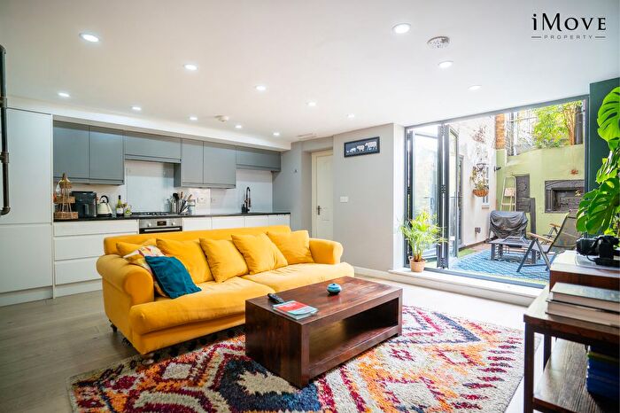 2 Bedroom Flat For Sale In Church Road, London, SE19