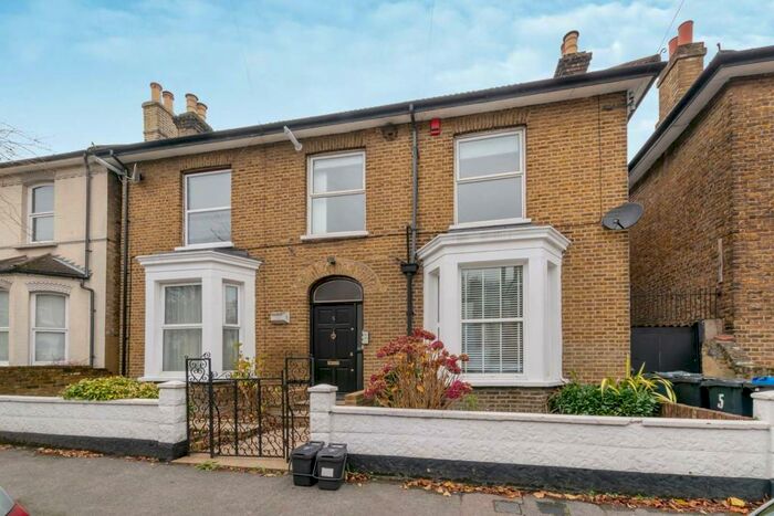 2 Bedroom Flat To Rent In Thornhill Road, Croydon, CR0