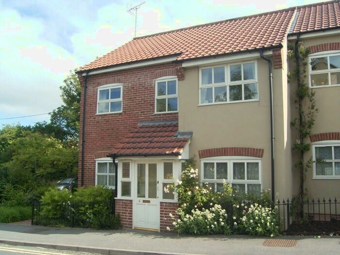 2 Bedroom Ground Maisonette To Rent In Williams Court, Park Street, Hungerford, ., RG17