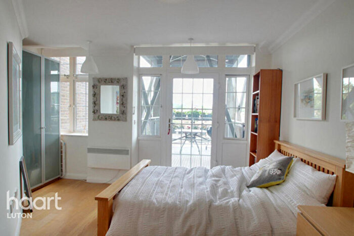 2 Bedroom Apartment For Sale In Midland Road, Luton, LU2