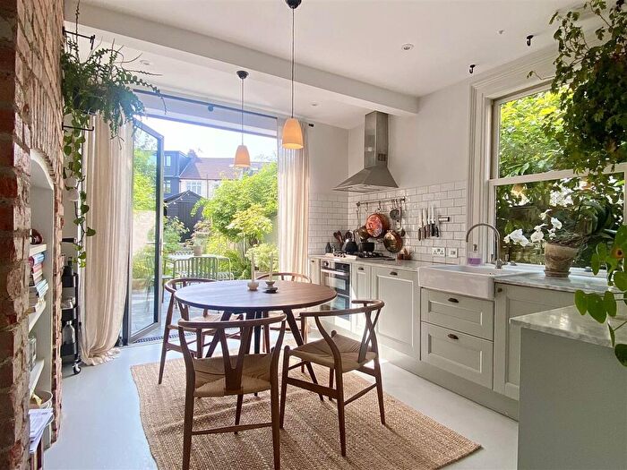 2 Bedroom Flat For Sale In Drayton Road, Harlesden, NW10